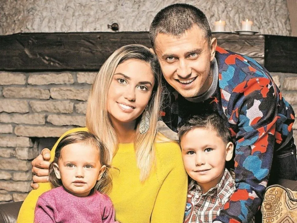 Павел Прилучный на фото: идеальное сочетание красоты и умения моделировать Павел Прилучный на фото: идеальное сочетание красоты и умения моделировать