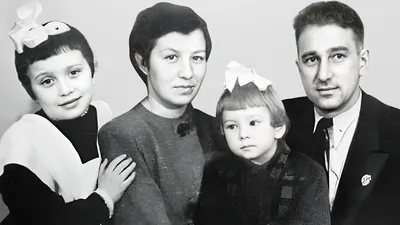 2 жены Александра Лебедева и 5 детей (4 сына и дочь). Личная жизнь  предпринимателя / Политики, бизнесмены