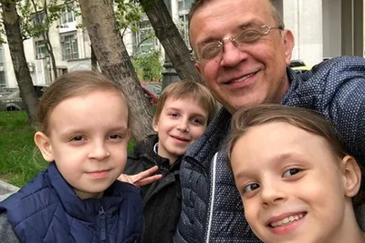 Певец Дмитрий Колдун рассказал, за что может отругать своих детей -  Газета.Ru | Новости