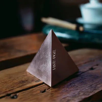 Пирамида из нефрита 3х3х2,5 см 124234 купить в Екатеринбурге в  интернет-магазине Уральский сувенир