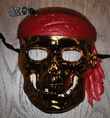 Фото Пиратского черепа в капитанской шляпе