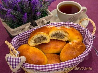 Заказать Пирожок с мясом в сети пекарен Каравай с доставкой по Чебоксарам  от 90 минут!
