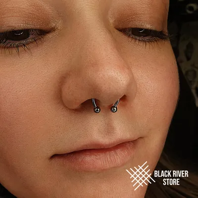 Nose piercings | Двойной пирсинг носа, Пирсинг носа, Пирсинг на теле