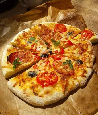 Лучшая в мире пицца - это та, которой можно наслаждаться прямо у себя дома  🍕🏠 Наши курьеры быстро и надежно доставят Вам горячую и… | Instagram
