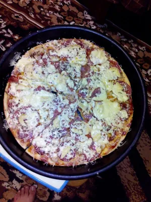 Вкусное Сердце Пальмовой Вегетарианской Пиццы Сыром Моцарелла Пиццей  Пепперони Запеченные стоковое фото ©Ibstock 654834824