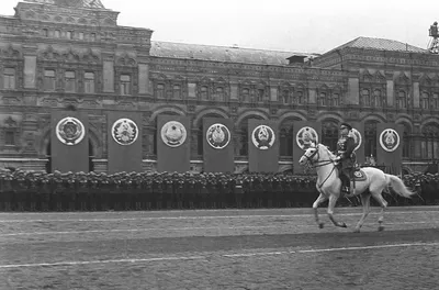 Картина Владимира Штраниха «Праздник победы. 9 мая 1945 года»