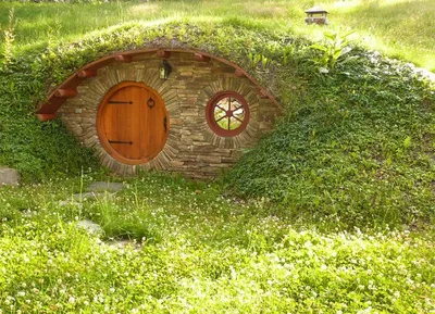 Как сделать погреб с вентиляцией на даче своими руками — Rmnt.ru | Hobbit  house, Root cellar, Backyard design