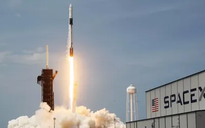 SpaceX отправит 82-летнего Денниса Тито и его супругу в полет вокруг Луны |  РБК Life