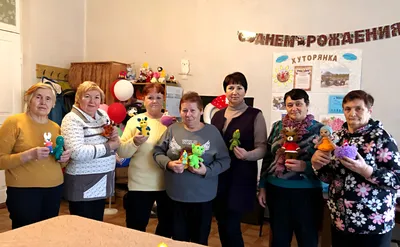 Эльф рождества. Помощников фантазии деда мороза эльфы красивых прелестные с  праздничными подарками и мультфильмом карликов драгоце Иллюстрация вектора  - иллюстрации насчитывающей рождество, хелперы: 191970068