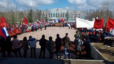 9 Мая в п. Таежный прошло шествие \"Бессмертного полка\" и праздничных колонн  организаций, предприятий и учреждений - Муниципальные новости - Новости,  объявления, события - Муниципальное образование Богучанский район  Красноярского края