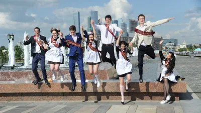 Последний звонок 2024 в России: когда будет в школах, дата и традиции  проведения