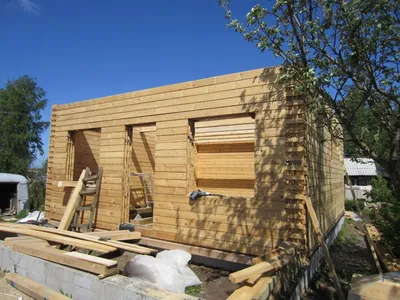 Что выгоднее: строить дом из клееного бруса своими руками или с помощью  профессионалов? |