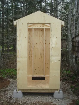 Как построить деревянный туалет на даче | Строительство сарая, Сарай,  Уличный туалет
