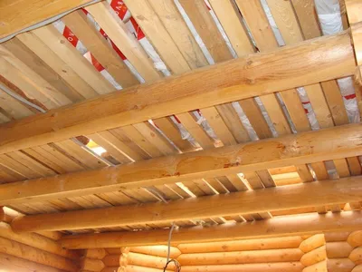 Варианты отделки потолка в частном доме с фото: чем обшить потолок в загородном  доме, виды потолочных материалов в коттедже