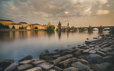 Лучшие места для романтических прогулок в Праге