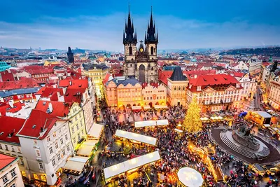 Gate to old town in Prague | Прага, Зимние картинки