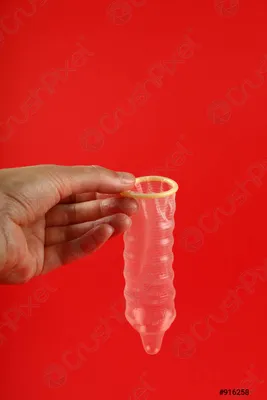 Картинка презерватива в руке