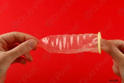 Презерватив в руке: фото для сайта знакомств
