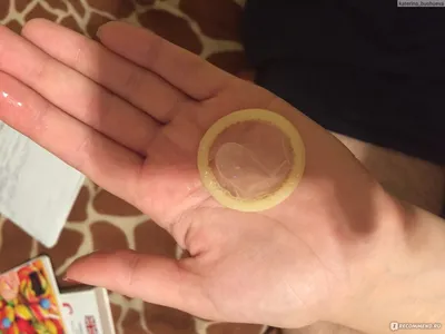 Презерватив в руке: фото на тему безопасного секса