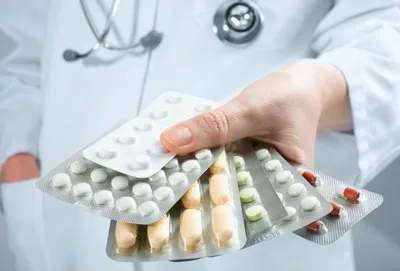 Спрос на антибиотики и противовирусные препараты в октябре обогнал  мартовский - Российская газета
