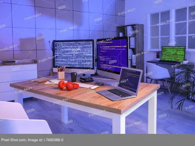 Рабочее место программиста с тремя …» — создано в Шедевруме