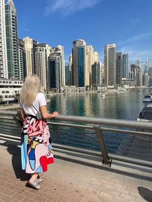Марина Уолк, район Дубай Марина, Дубай, Объединенные Арабские Эмираты  Редакционное Фото - изображение насчитывающей городск, сумрак: 166173071