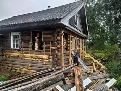 Вы замечали, что старые деревенские дома часто похожи друг на друга?!  Схожая планировка, одинаково оббитое чем-то внутри дома бревно… | Instagram