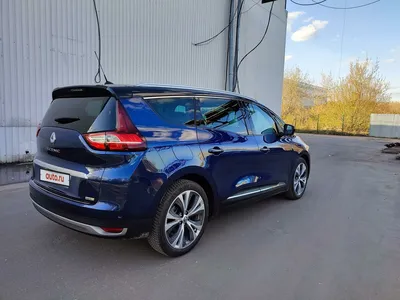 Renault Grand Scenic на подъёмнике. Минчанин подсчитал затраты на минивэн  за 8 лет владения