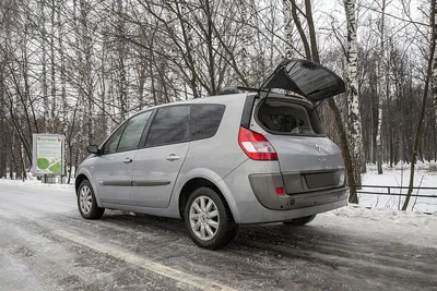 Аренда Renault Logan 7 мест без водителя в Санкт-Петербурге от 1800 рублей  за сутки