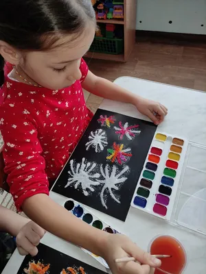 Рисование солью относится к нетрадиционным техникам. В народе его часто  называют обьемным. Рисунок выступает на листе бумаги, а кристаллики… |  Instagram