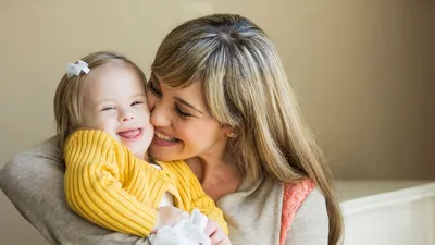 Счастливые родственники, дети, родители и деды представляя для фото, людей,  женщин и старшиев группы Иллюстрация вектора - иллюстрации насчитывающей  дети, семья: 149182954