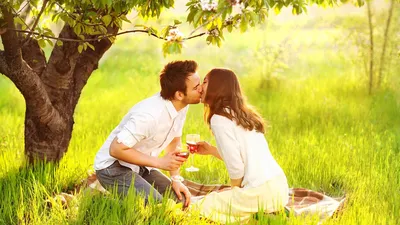 Бесплатное изображение: свидание, поцелуй, закат, с подсветкой, балкон,  обнимать, солнце, любовь, девушка, романтика