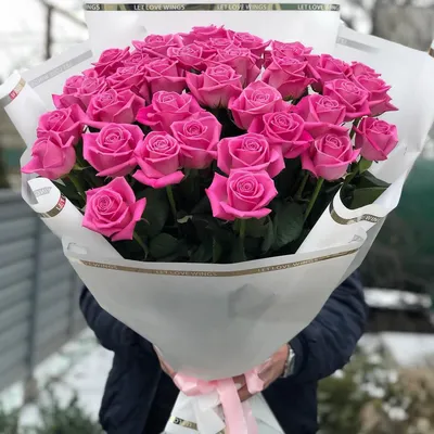 Ярко-розовые розы в букете за 3 990 руб. | Бесплатная доставка цветов по  Москве