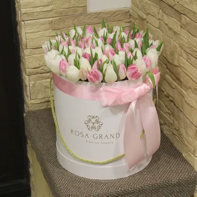 25 бело-розовых тюльпанов | доставка по Москве и области