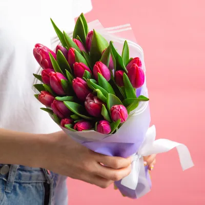 Букет розовых и желтых тюльпанов | доставка по Москве и области
