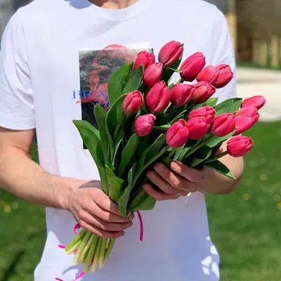 Тюльпаны розовые в крафте купить по цене 1900.00 руб. с доставкой по Туле –  интернет-магазин «Расцветочка»