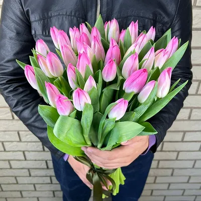 Трио-букет розовые тюльпаны, оксипеталум и грин белл - купить в Москве |  Flowerna