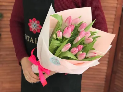 Розовые тюльпаны (21 шт.) купить с доставкой по цене 4139 ₽ в Нижнем  Новгороде | Букеты от База Цветов 24