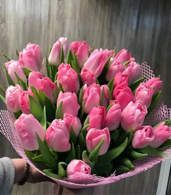 Купить розовые тюльпаны дешево, доставка по Москве круглосуточно.