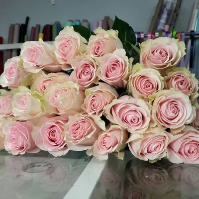 Розы нежные в корзине, артикул F112014 - 8000 рублей, доставка по городу.  Flawery - доставка цветов в Самаре