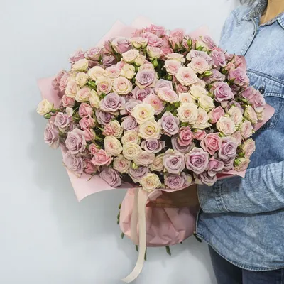 Нежные кустовые розы в коробке за 6 490 руб. | Бесплатная доставка цветов  по Москве