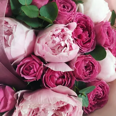 Букет пионов и кустовых роз | купить недорого | доставка по Москве и области