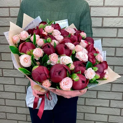 Купить букет из пионов и роз в Томске