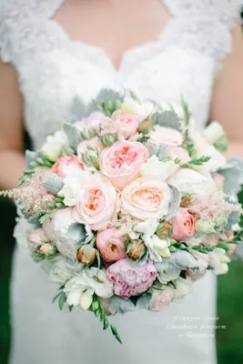 Красивые пионы и розы стоковое фото. изображение насчитывающей свеже -  59430204