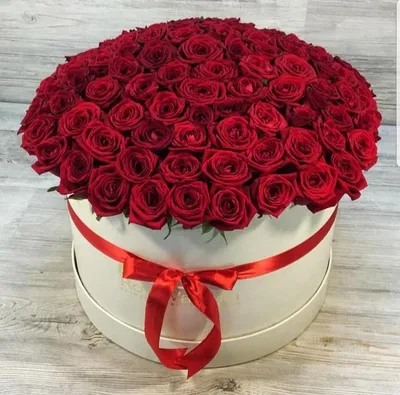 Красные розы в черной коробке - заказать с доставкой в Омске