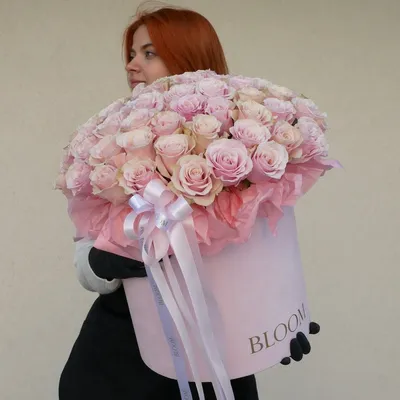 Розовые кустовые розы в коробке — BoxToYou.Ru