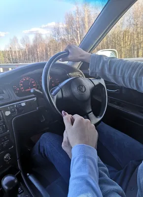 Картинки рук на руле в автомобиле