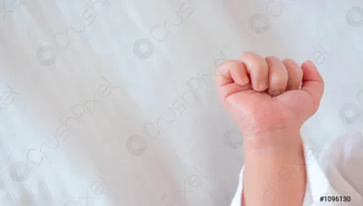 Первое пожатие руки младенца