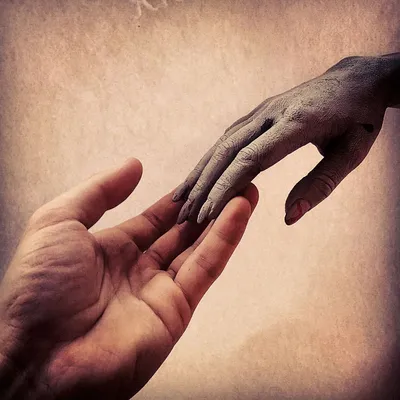 Руки в руках: красивый знак любви