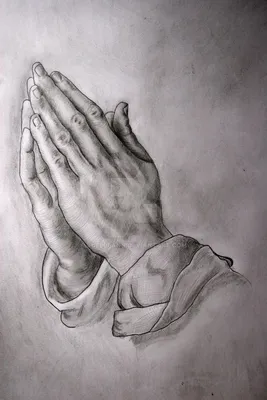Фото рук, сжатых в молитве